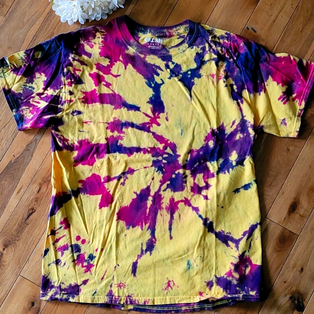 🦋5/$25 Tye dye tee